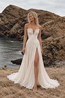 Robe Inès, bustier sans bretelles en mousseline plissée, fente sur la jambe, vue de face