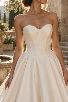 Robe Margaux, bustier : drapé en cœur, baleines et taille en pointe
